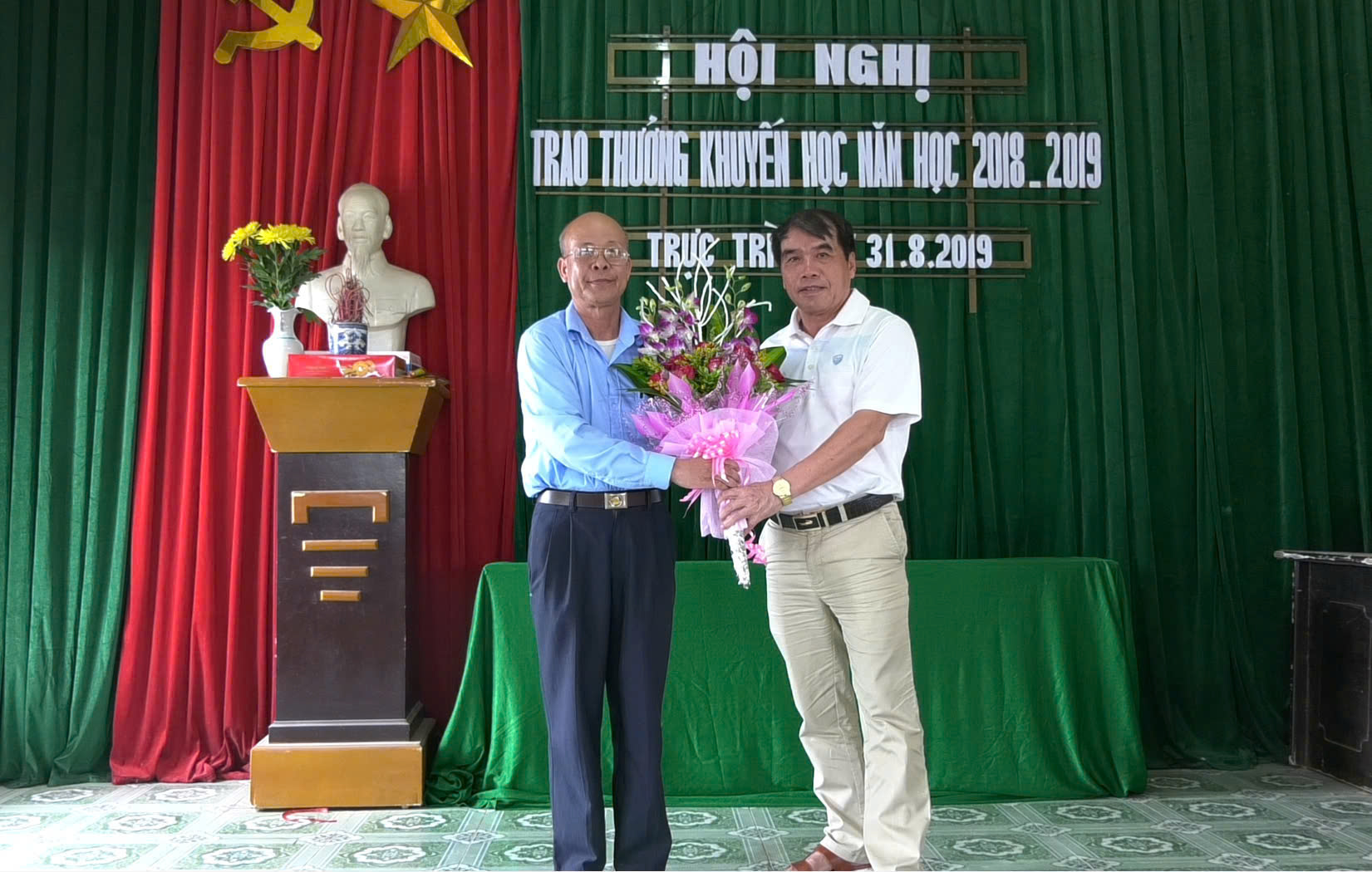 Trao thưởng 2019
